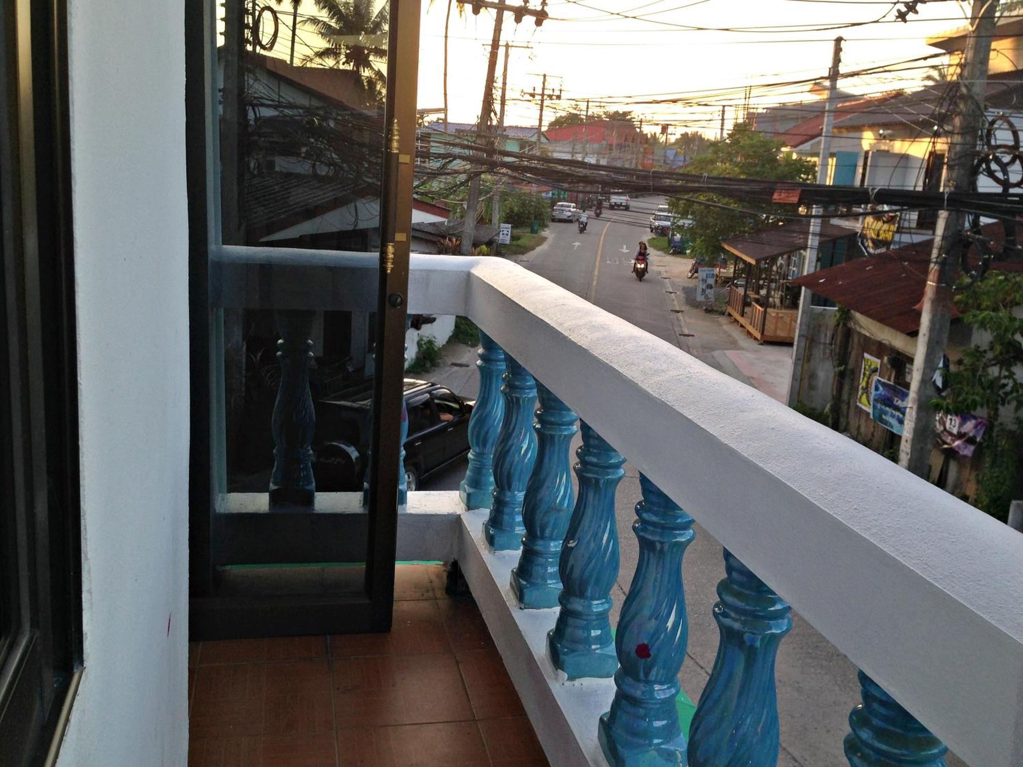 White Rabbit Hostel Baan Khai Exterior photo