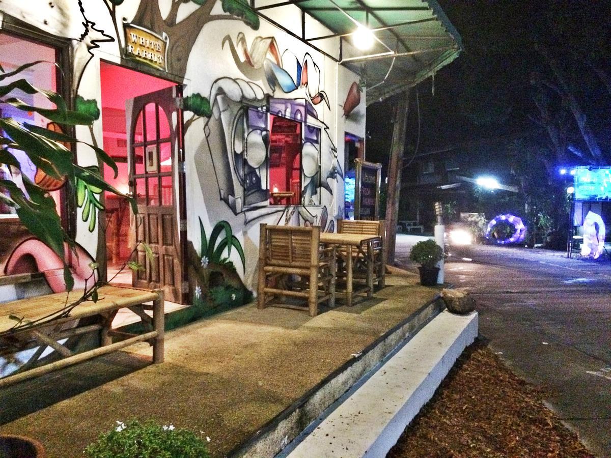 White Rabbit Hostel Baan Khai Room photo